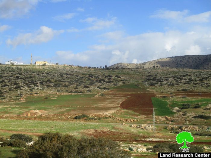 Israeli Occupation Forces confiscate vehicles from Yarza and Ibziq areas of Palestinian Jordan Valley