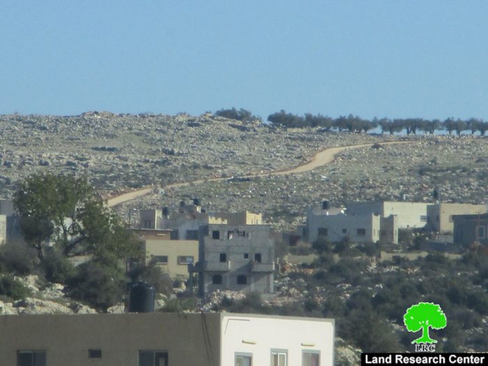 اخطارات بوقف البناء تطال منزلين قيد الإنشاء وطريق زراعي في بلدة بروقين