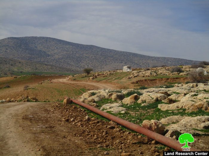 مصادرة  آليات ومعدات أثناء العمل على شق طريق زراعي شمال غرب قرية بردلة