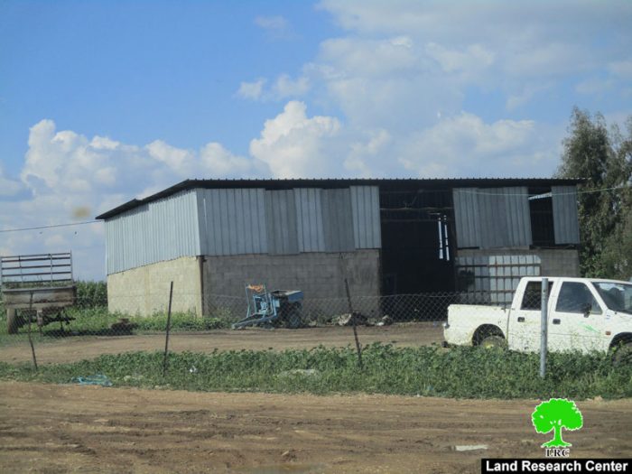 إخطار بوقف العمل في بركس زراعي في قرية بردلة