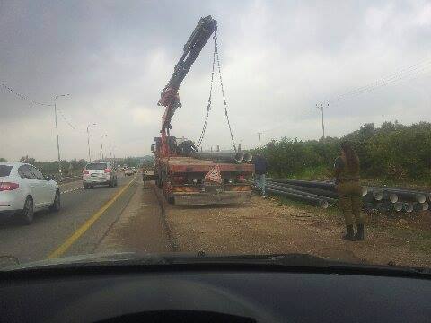 مصادرة خطوط مياه ناقلة تابعة لسلطة المياه الفلسطينية في مدينة قلقيلية