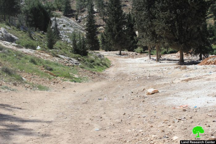 تجريف مدخل طريق زراعي يخدم الأراضي الزراعي في منطقة واد الحريق في قرية نحالين / محافظة بيت لحم