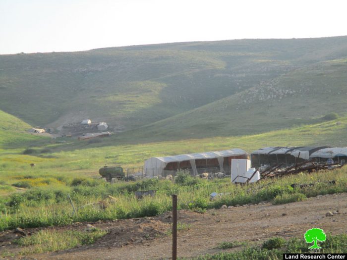 مصادرة غرفة سكنية متنقلة في منطقة خلة حمد في الأغوار الشمالية