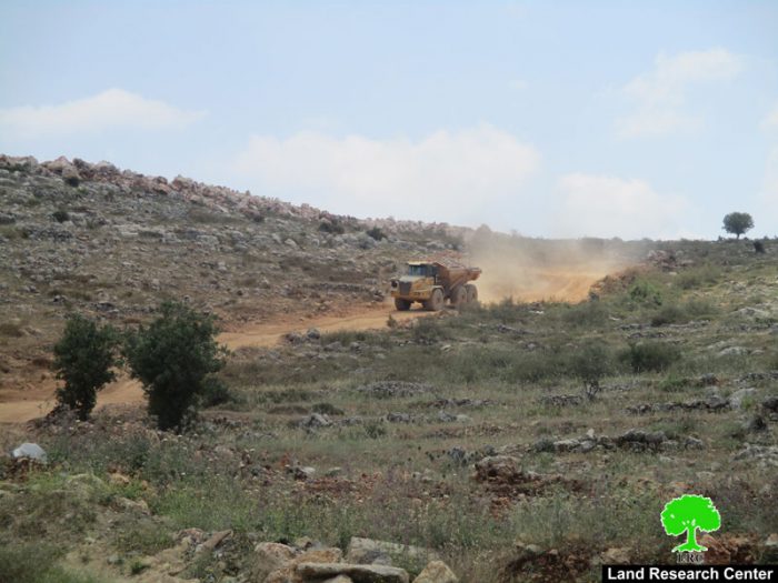 تجريف ما يزيد عن 100 دونم من بلدة بروقين لتوسيع المنطقة الصناعية الاستعمارية “ارائيل”