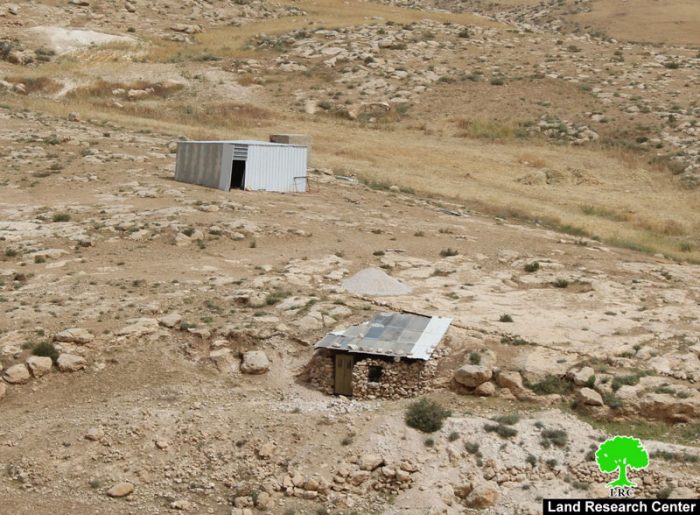 إخطارات بوقف العمل في منشآت بقرية الفخيت شرق يطا