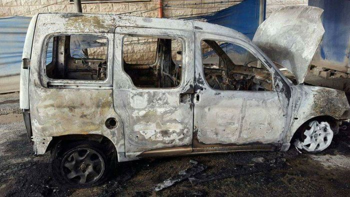 إحراق سيارة فلسطينية على يد المستعمرين في بلدة حوارة