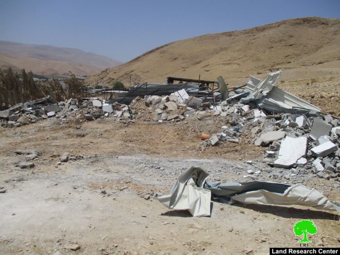 هدم مسكناً وبركس للأغنام في قرية الجفتلك