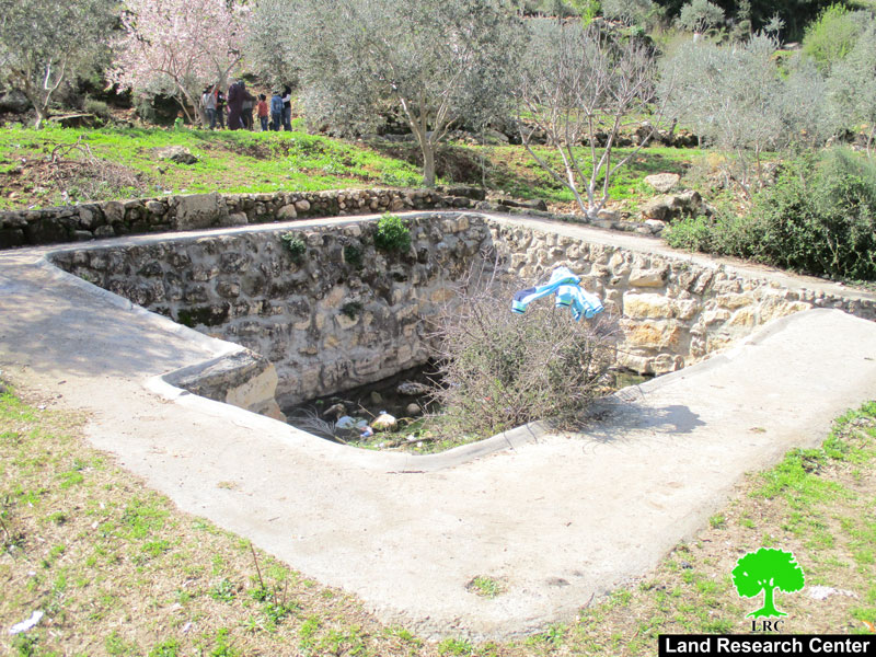 مستعمرو مستعمرة ” رفافا” يردمون  بئر للمياه  شمال مدينة ديرستيا