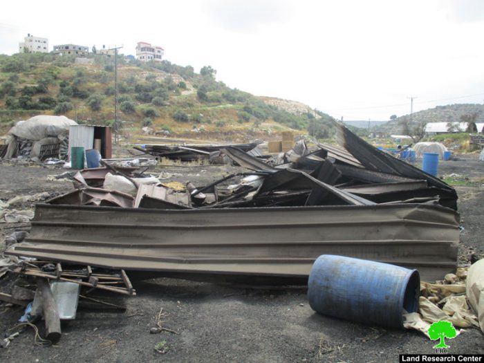 هدم عدد من منشآت إنتاج الفحم في بلدة يعبد