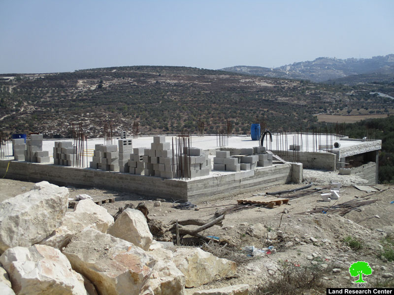 اخطارات بوقف البناء تطال 12 مسكن وبركس زراعي في قرية جيت