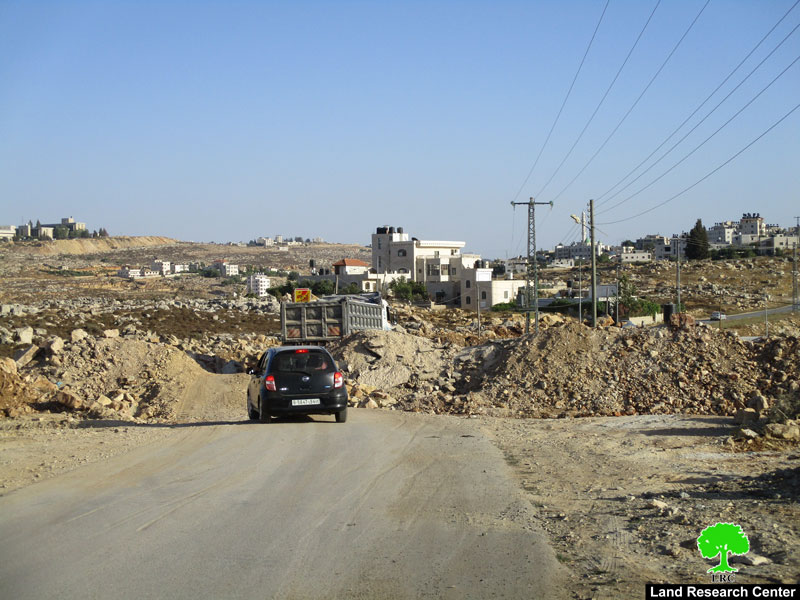 جيش الاحتلال يغلق مداخل قرية كوبر شمال غرب مدينة رام الله – إخطار بهدم منزل منفذ عملية ” حلميش”