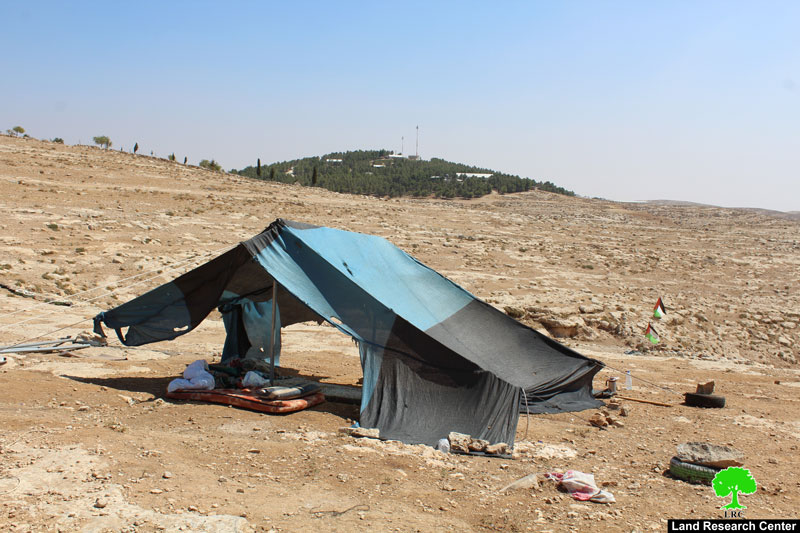 الاحتلال يمنع أهالي قرية صارورة شرق يطا من العودة إليها