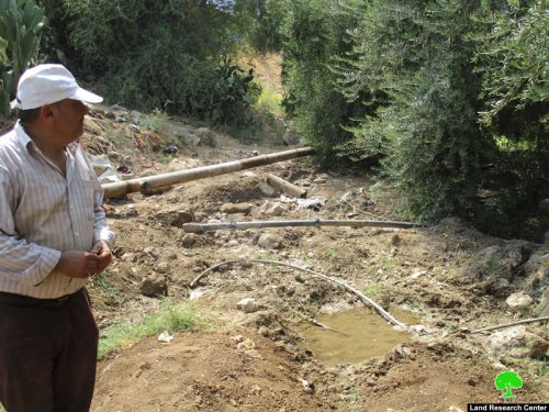 هدم بئر ارتوازي قيد الإنشاء وتدمير أنابيب مائية ناقلة في قرية بردلة بمحافظة طوباس