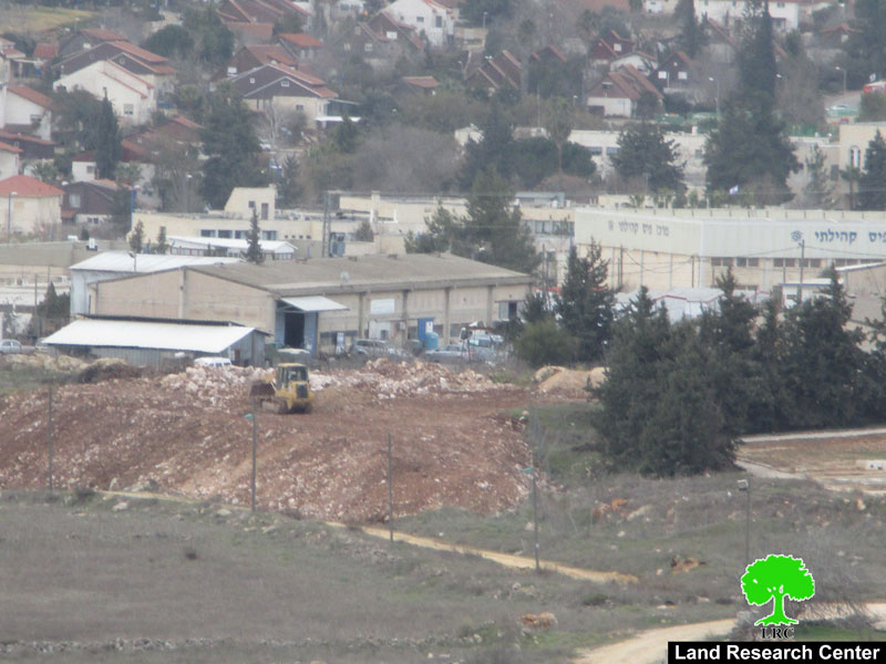 إغلاق مدخل بلدة سلواد الشرقي بشكل كامل بالتزامن مع الشروع بتجريف محيط المدخل