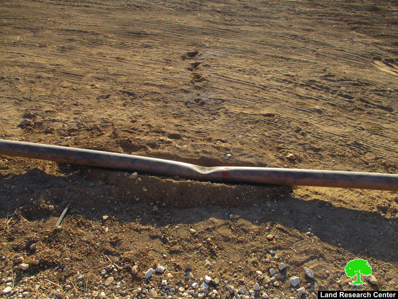 هدم طريق زراعي وتدمير خط لنقل المياه في منطقة سهل البقيعة / محافظة طوباس