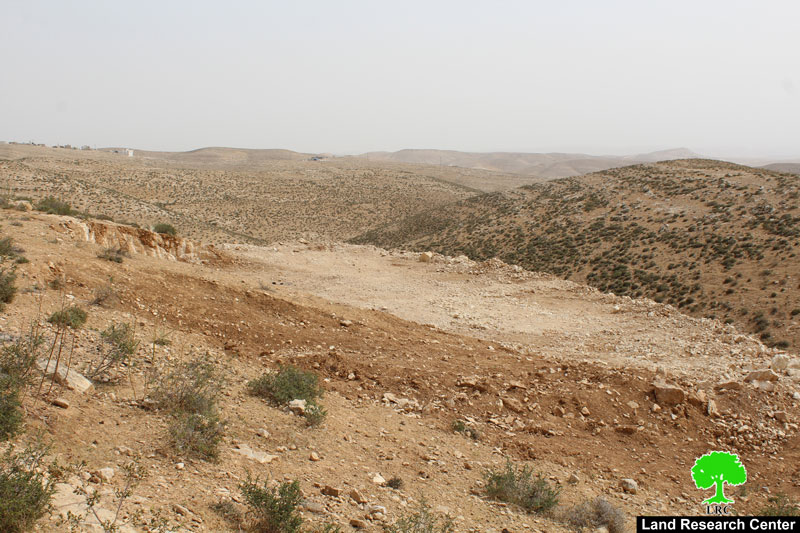 إخطارات بوقف العمل في منشآت زراعية وسكنية بقرية الطوبا شرق يطا