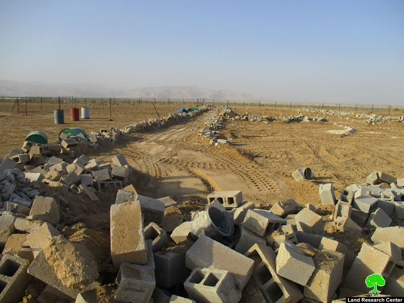 هدم منزلين وجدران استنادية وبئر للمياه في بلدة العوجا بمحافظة أريحا