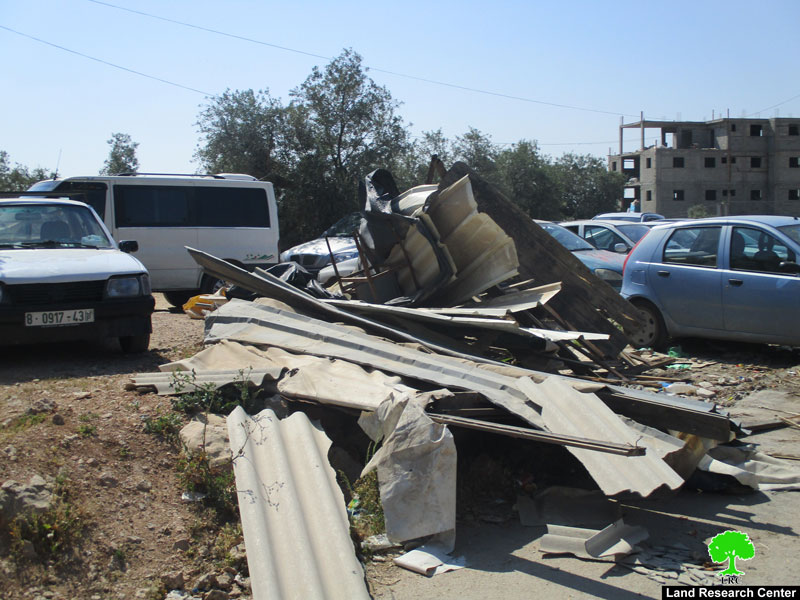 Israel’s Occupation Forces demolish commercial kiosks near Ni’lin checkpoint