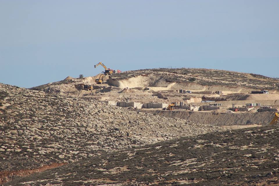 الشروع ببناء وحدات سكنية في مستعمرة ” عميحاي” جنوب قرية جالود / محافظة نابلس