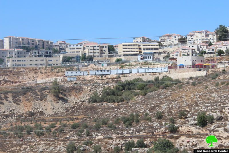 Betar Illit colony adds ten residential caravans at the expense of Nahhalin village’s lands