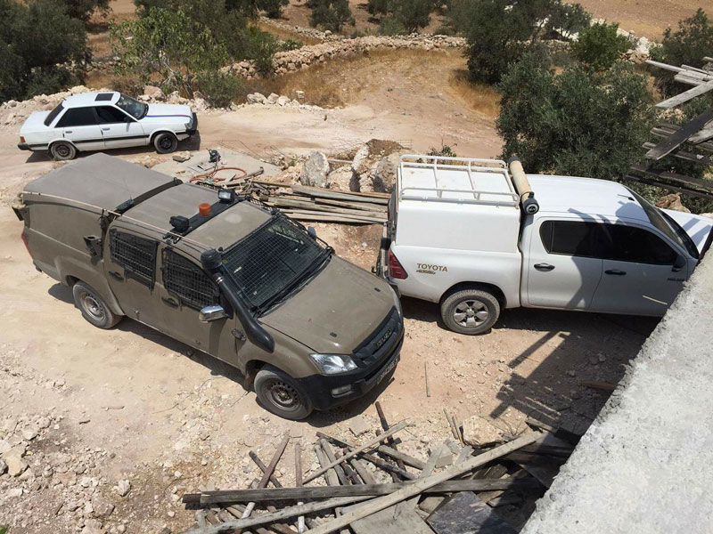 Israeli Civil Administration  notify residences of Stop- work and construction in Hebron governorate
