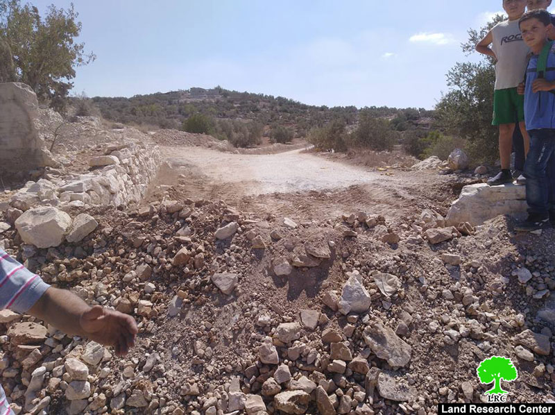 The Israeli Occupation Army closes an agricultural road in Tulkarm governorate