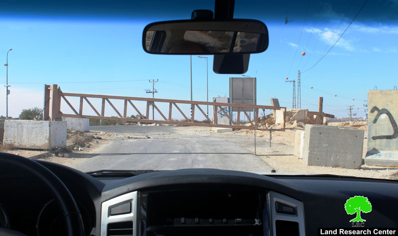 The Israeli Occupation Forces close the metal gate at Bani Na’im village entrance
