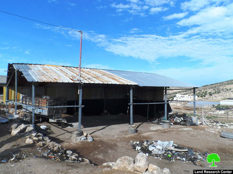 إخطارات بوقف العمل والبناء في منازل ومنشآت المواطنين ببلدة إذنا بمحافظة الخليل