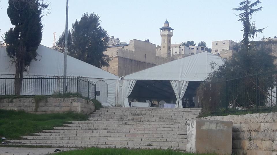 اعتداءات المستعمرين متواصلة في البلدة القديمة بالخليل
