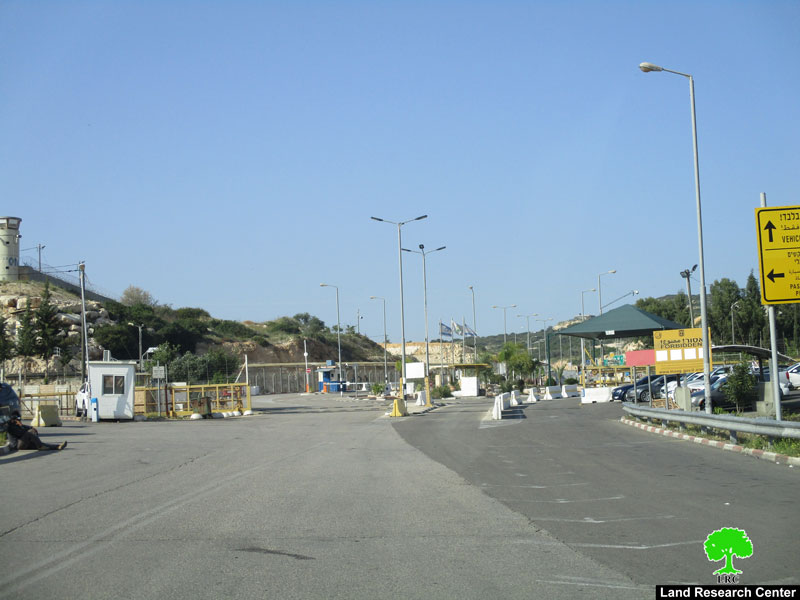 مصادرة أكشاك لبيع المواد الغذائية بالقرب من حاجز برطعة العسكري / محافظة جنين