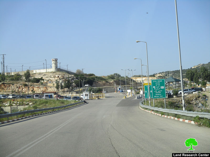 Israeli Occupation Authorities  confiscate a number of kiosks in the periphery of Barta’a military Al checkpoints