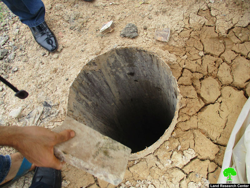 إخطارات بوقف البناء تطال منشآت زراعية وبئر للمياه في قرية بردلة  محافظة طوباس