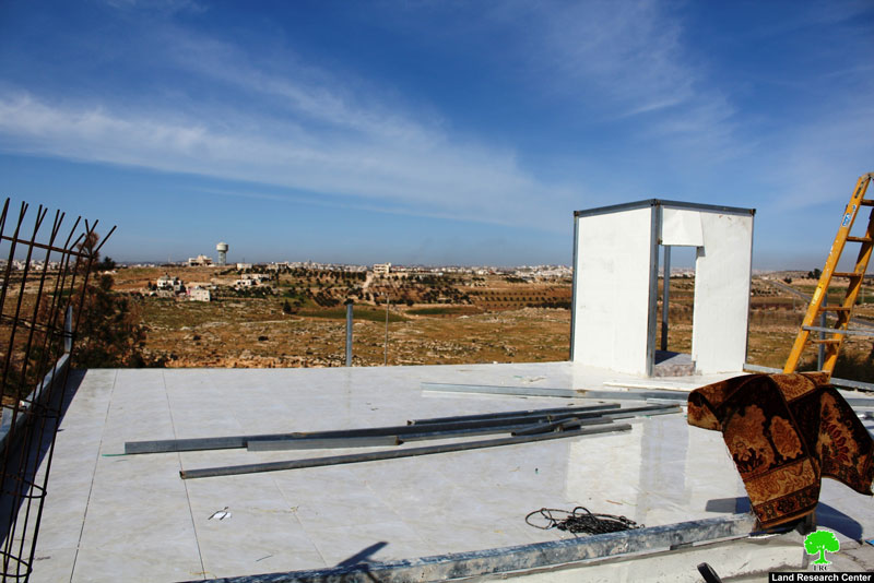 The Israeli occupation demolishes residences and confiscates other in Yatta town