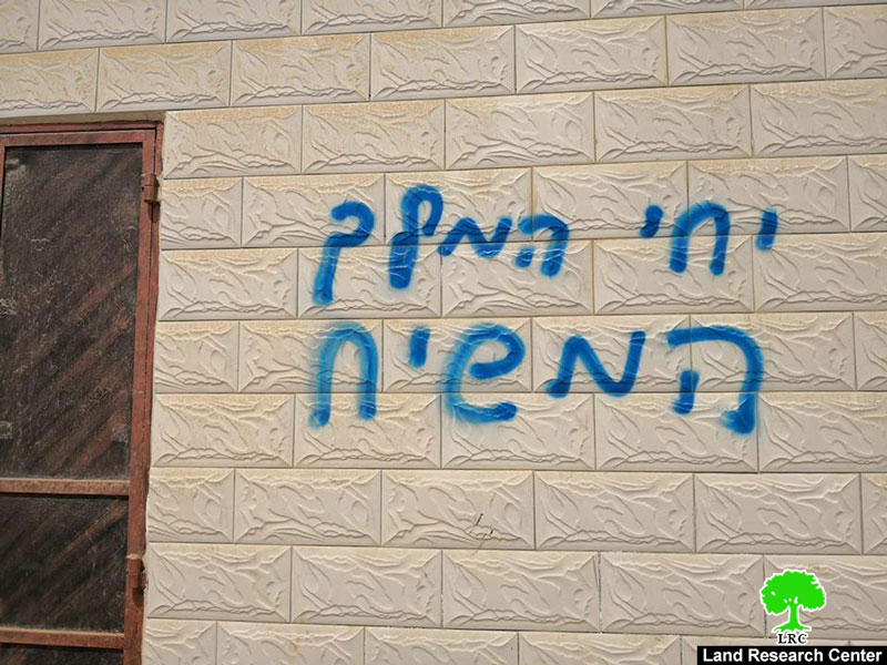 مستعمرو تدفيع الثمن يعطبون إطارات 40 مركبة ويخطون شعارات تحريضية في قرية برقة محافظة رام الله