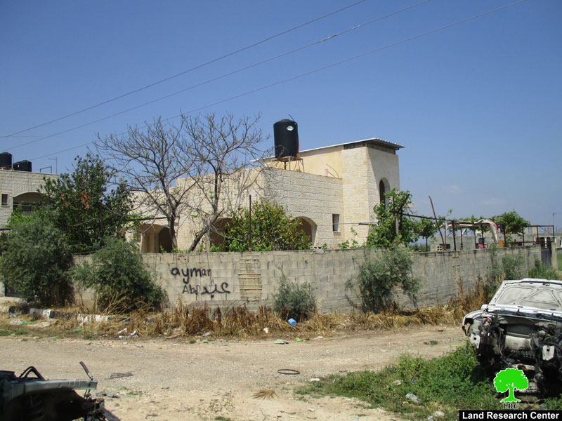 اخطار بهدم منزل عائلة الأسير احمد جمال محمد قمبع في مدينة جنين