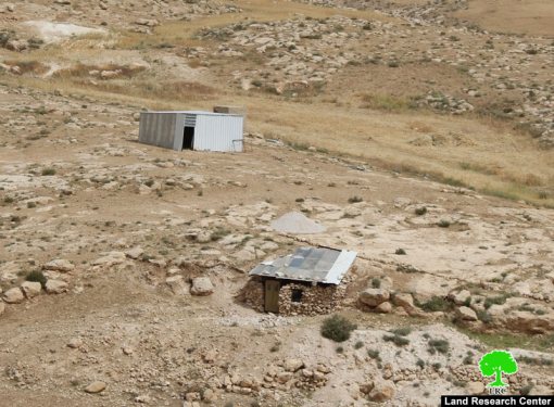 إخطارات بوقف العمل في منشآت بقرية الفخيت شرق يطا