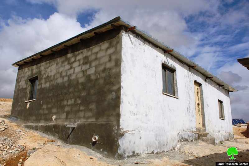 إخطارات بوقف العمل وأوامر بالهدم في خربة بيرين جنوب بني نعيم