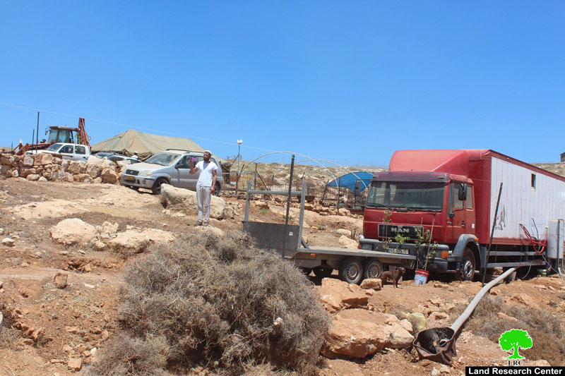 مستعمرون يقيمون بؤرة جديدة في منطقة الحمرا شرق بني نعيم بمحافظة الخليل