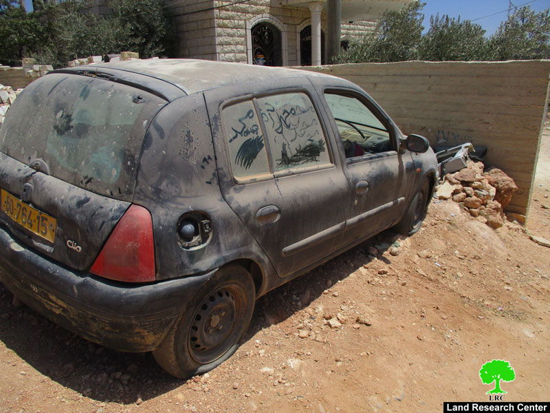 مستعمرون يخطون شعارات تحريضية ويعطبون إطارات عدد من المركبات في قرية المغير / محافظة رام الله