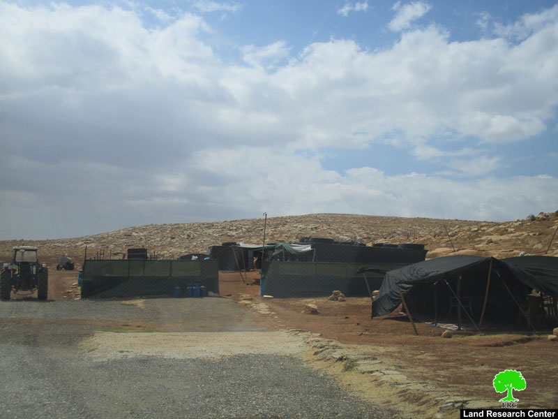 مصادرة غرفة متنقلة في خربة الحمصة بحجة عدم الترخيص