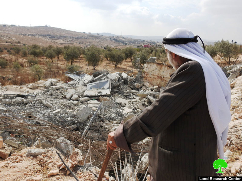 الاحتلال يهدم مسكناً وبئراً للمياه في خلة المية شرق يطا بمحافظة الخليل