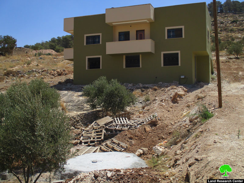 إخطار بوقف البناء لمنزل سكني وبركة مائية في قرية جلبون / محافظة جنين