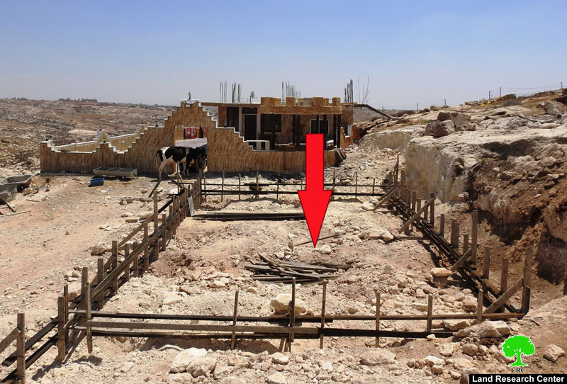 إخطارات بوقف العمل في مساكن تملكها عائلة أبو طبيخ في منطقة أم العمد غرب يطا  محافظة الخليل