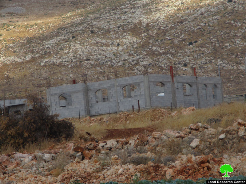 إخطار بوقف البناء لمنزلين قيد الإنشاء قي خربة مسعود محافظة جنين