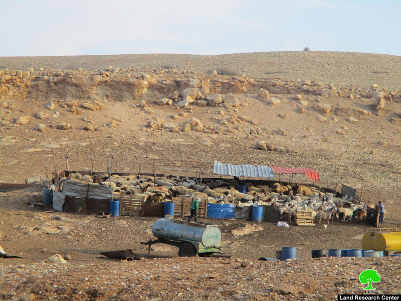 الاحتلال يصادر خيم وبركسات في خربة الحديدية / طوباس