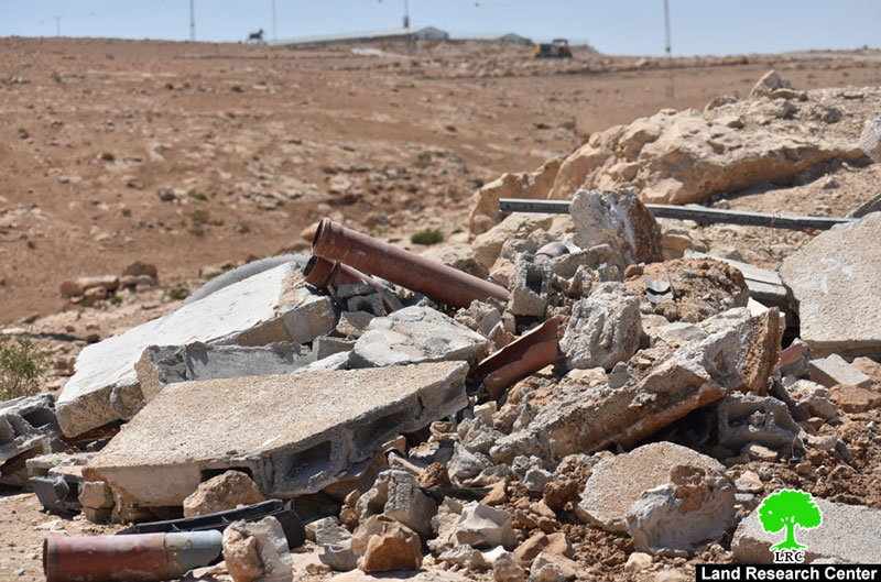 هدم مخزن ووحدة مرحاض خارجي في قرية الزويدين شرق يطا / محافظة الخليل