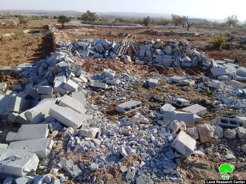 الاحتلال يهدم غرفة زراعية لعائلة برقان في خلة الفرن غرب بني نعيم /  محافظة الخليل