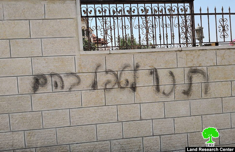 “Price tag” gangsters write hatred inciting slogans and ruin car tires in Turmus’ayya/ Ramallah governorate