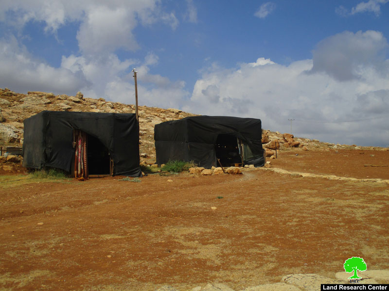 Israeli troops confiscate a mobile room in Humsa At-Tihta / Tubas governorate