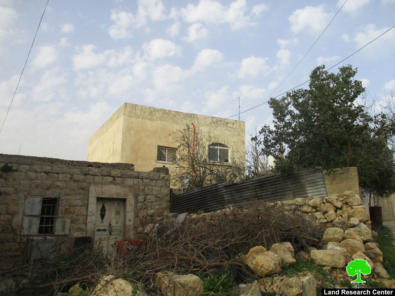 Israeli troops confiscate a mobile room in Imreiha hamlet / Jenin governorate